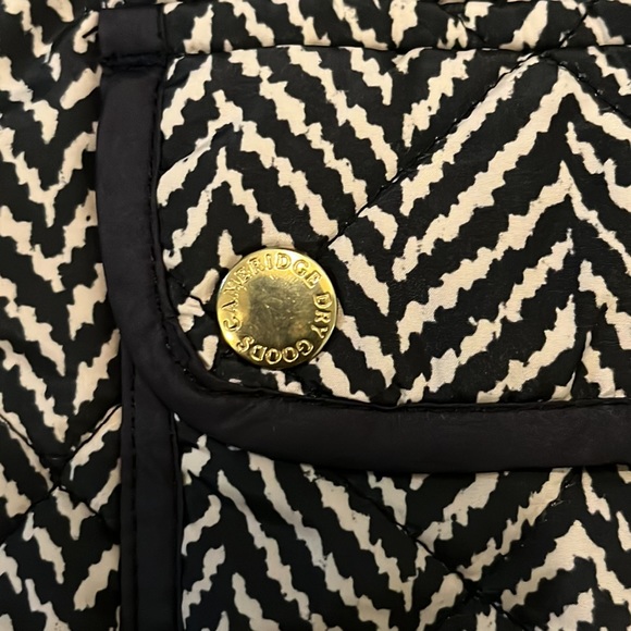 • Dry Goods Chevron Vest Black and White - Picture 13 of 13